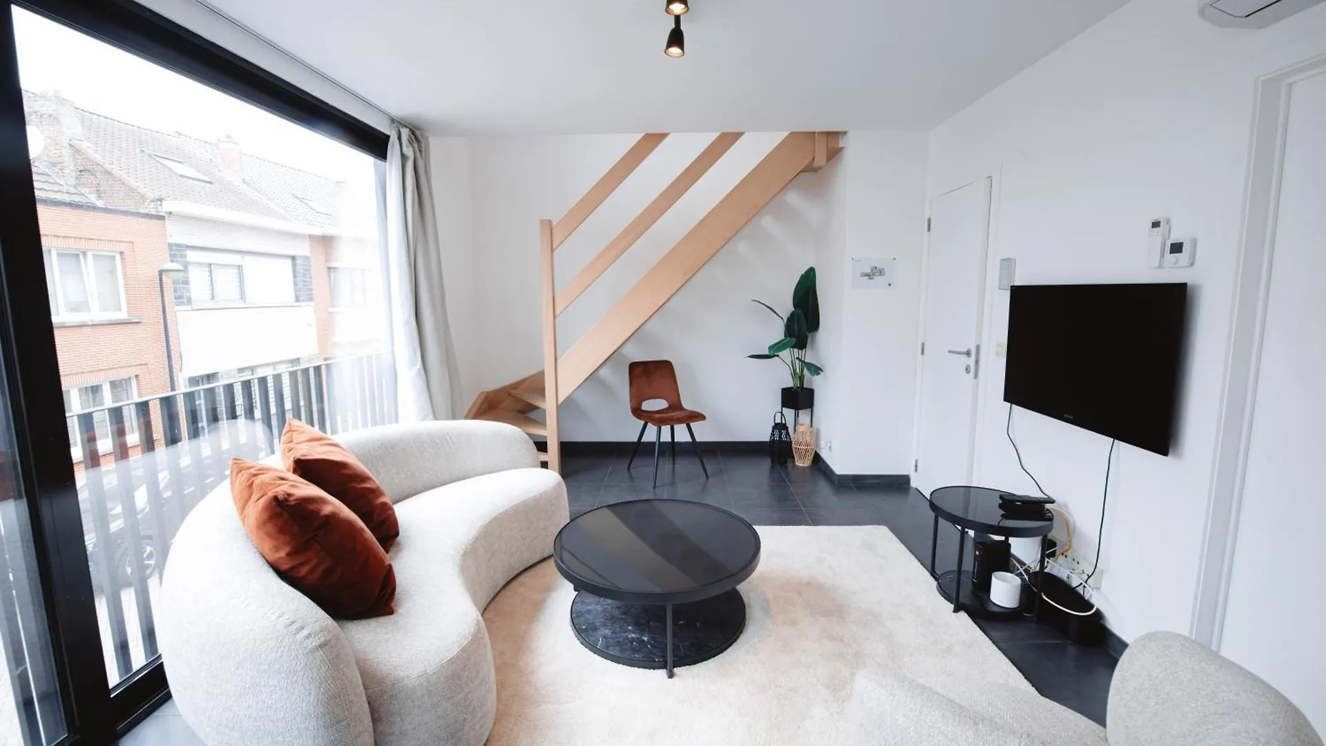 K&Y Suite 1 Brussels Airport 500M! Zaventem Belgium